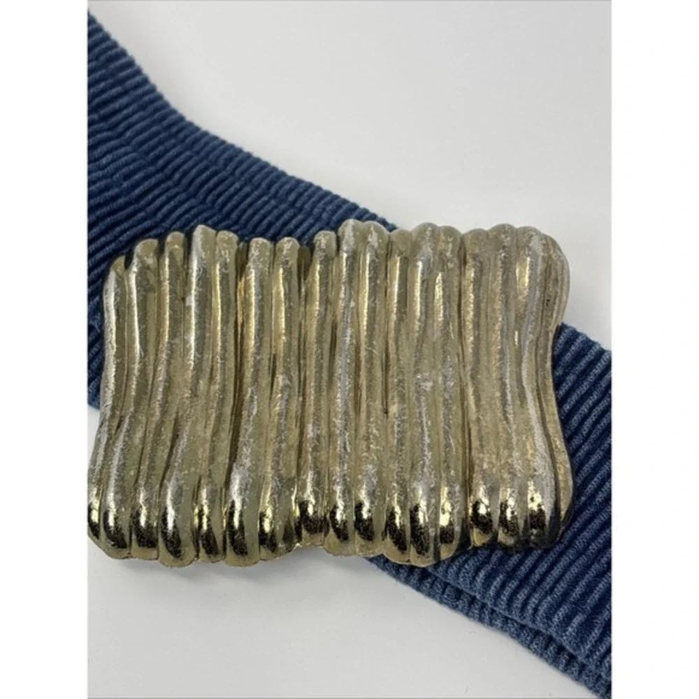 Vintage Navy Blue Elastic Cinch Belt Gold Tone Textured Sculptural‎ Buckle Retro